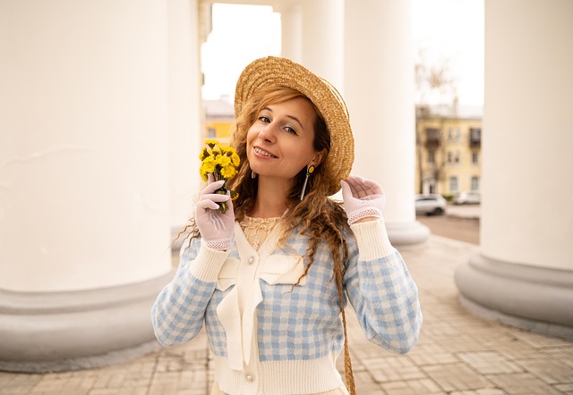 云南玉昆球员拜合拉木中超染红离场，对主裁疑似打出一拳.